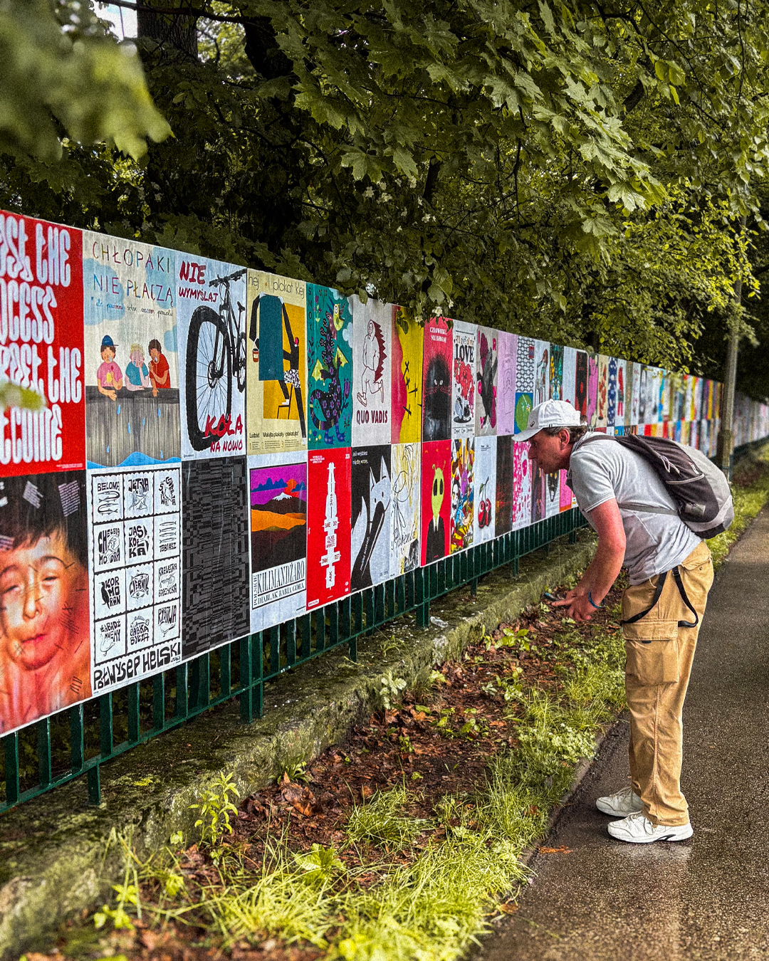 Plakaty na Paste Up Warsaw 2026 w Krakowie